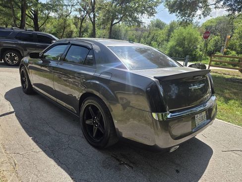 Used 2014 Chrysler 300 RWD image 5