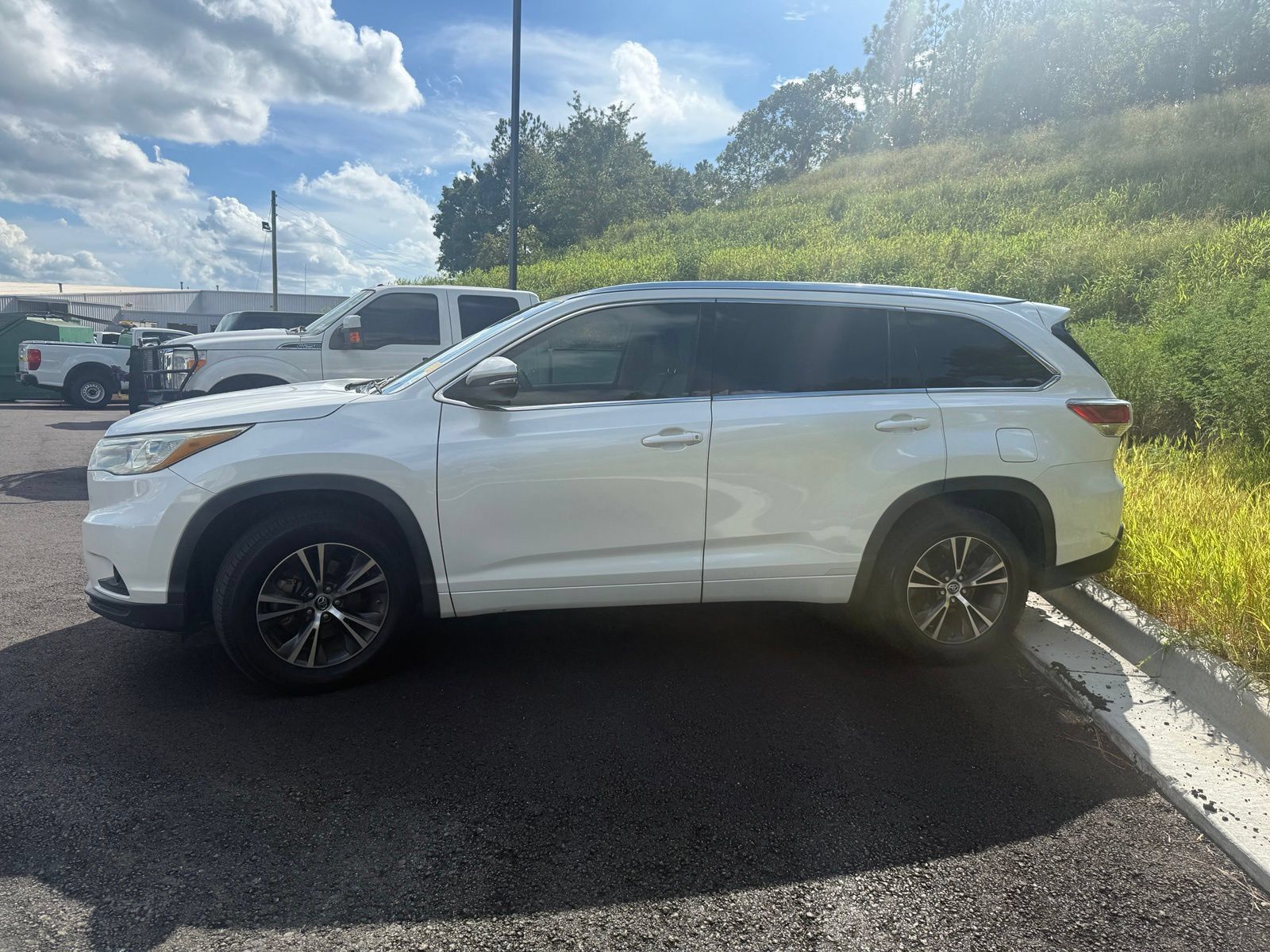 Used 2016 Toyota Highlander XLE FWD image 4