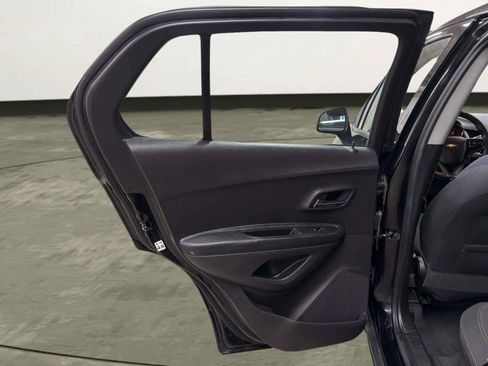 Used 2018 Chevrolet Trax LS FWD image 15