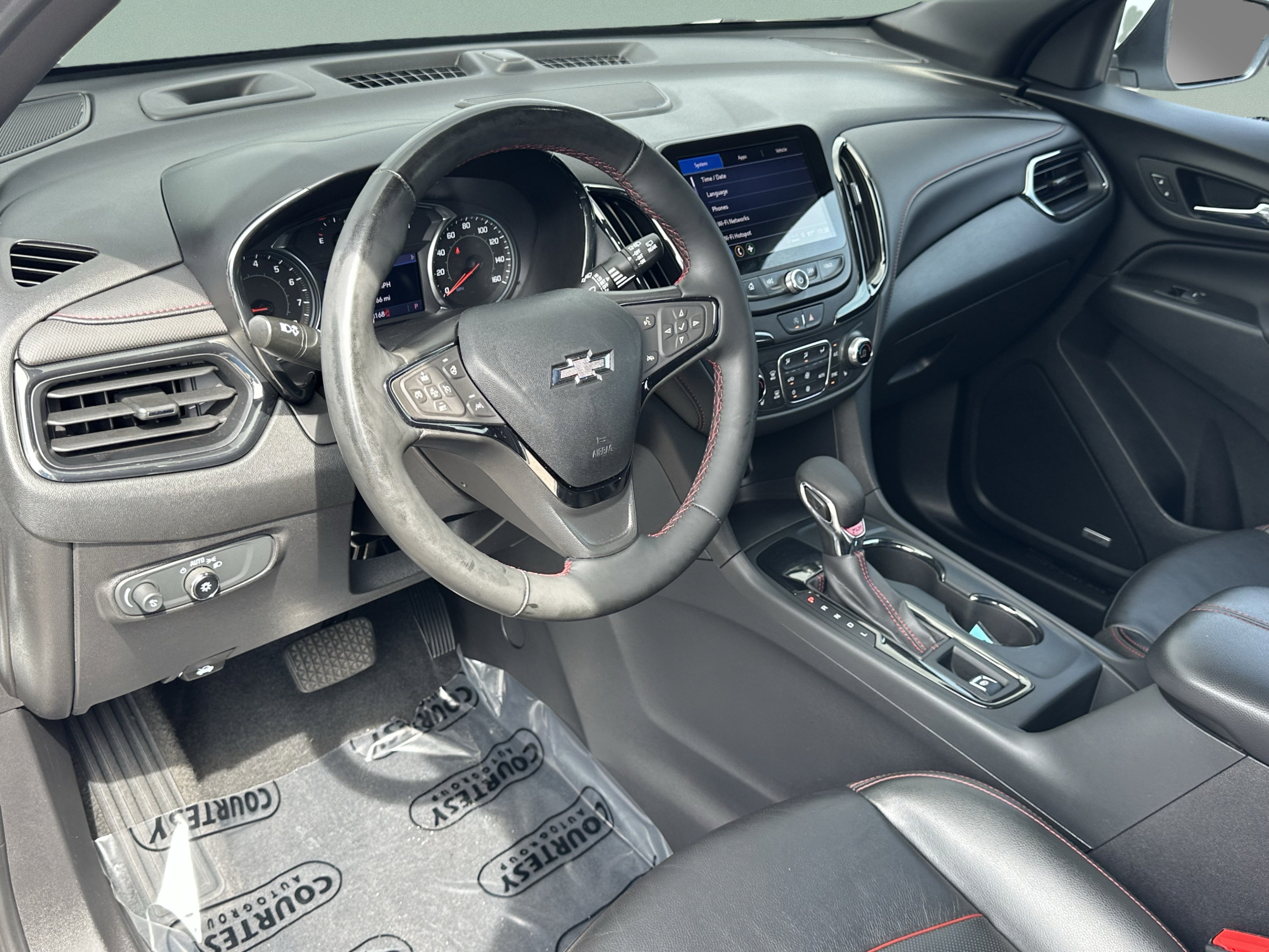 Used 2023 Chevrolet Equinox RS w/ RS Leather Package FWD image 17