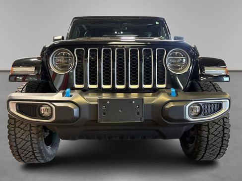 Used 2022 Jeep Wrangler Unlimited Sahara w/ Cold Weather Group AWD/4WD image 13