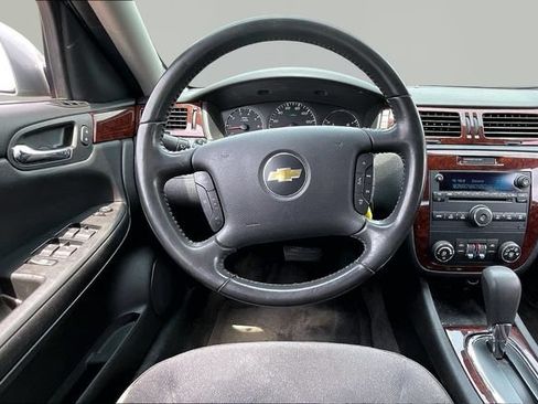 Used 2011 Chevrolet Impala LT FWD image 8