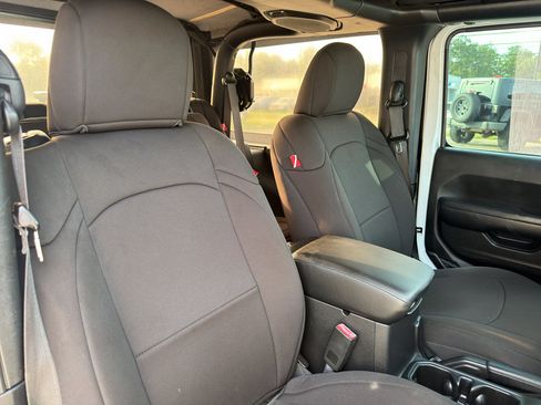 Used 2019 Jeep Wrangler Sport AWD/4WD image 23
