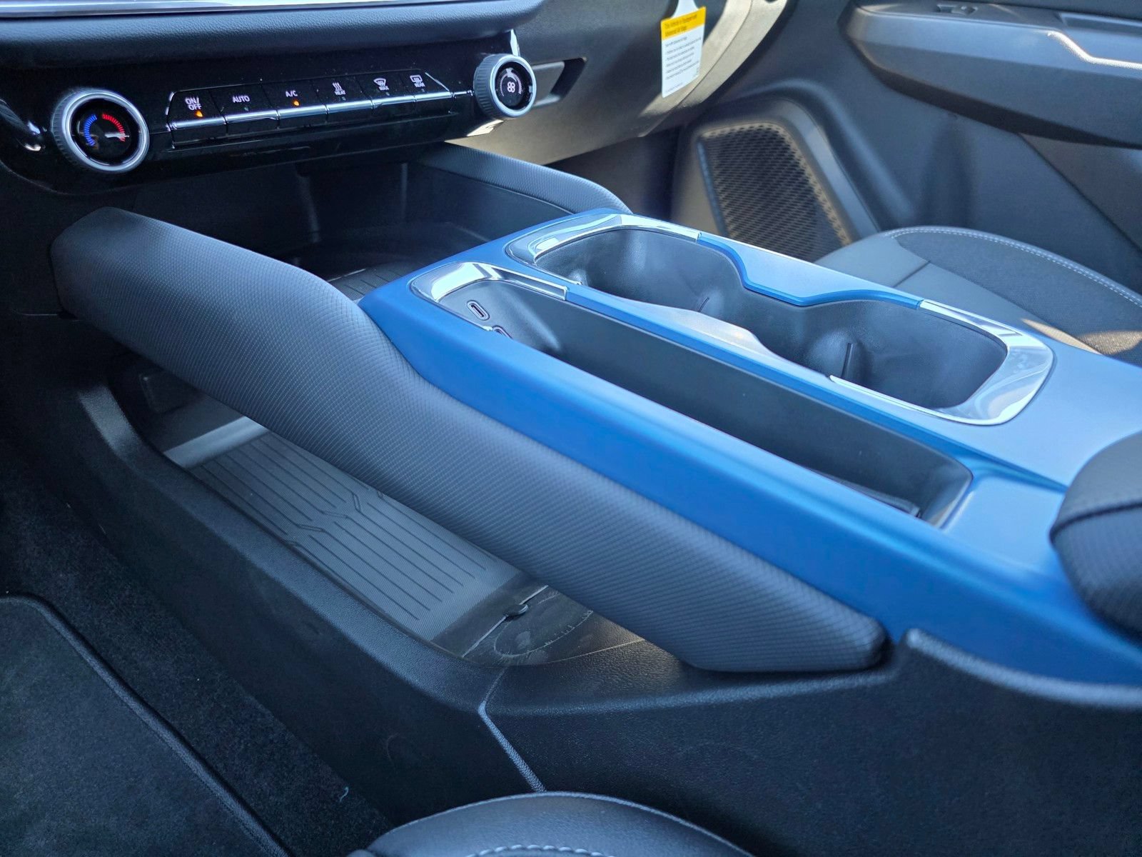 New 2026 Chevrolet Equinox EV LT w/ LPO, Blackout Package FWD image 27