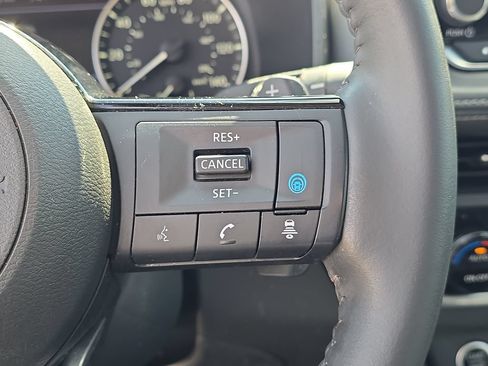 Used 2023 Nissan Rogue SV w/ SV Premium B Package AWD/4WD image 12