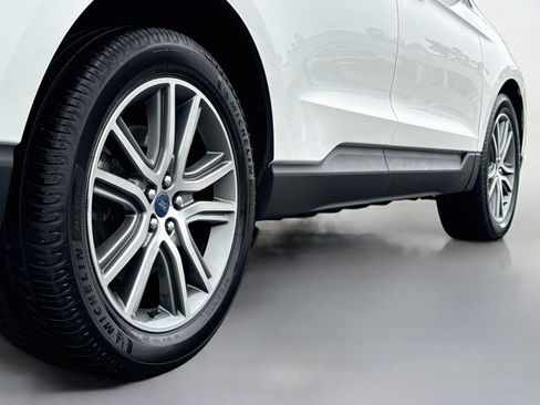 Used 2022 Ford Edge Titanium w/ Equipment Group 301A AWD/4WD image 9