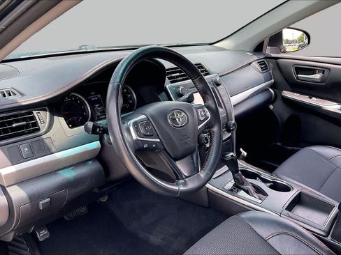 Used 2017 Toyota Camry SE FWD image 16