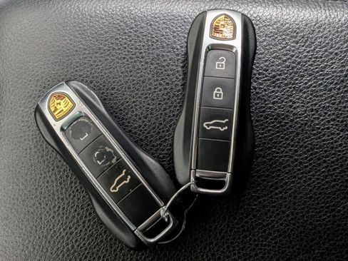 Used 2019 Porsche Cayenne image 37