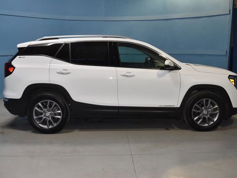 Used 2024 GMC Terrain SLT image 21