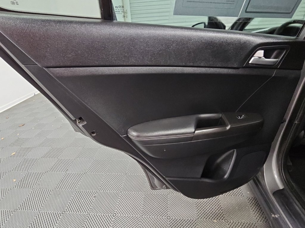 Used 2019 Kia Sportage LX FWD image 27