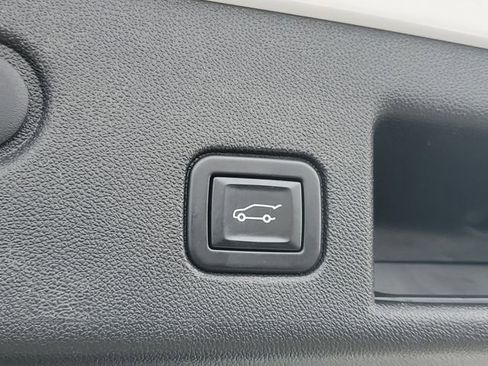 Used 2022 Chevrolet Equinox LT w/ LT True North Edition image 9