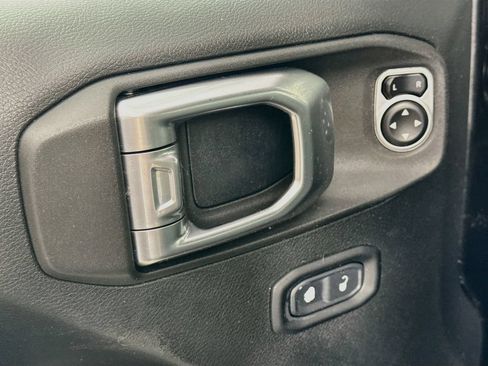 Used 2018 Jeep Wrangler Unlimited Sport S AWD/4WD image 18