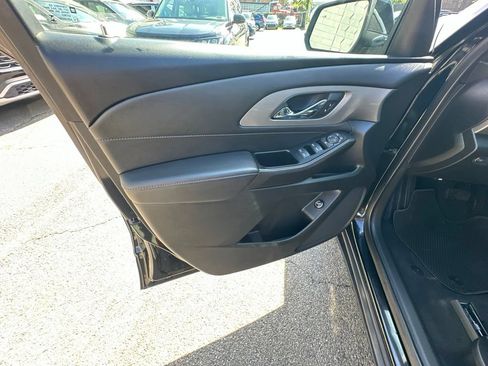Used 2024 Chevrolet Traverse LT w/ LPO, Cargo Package AWD/4WD image 7