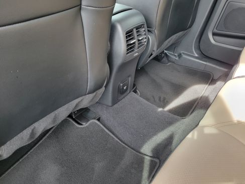 Used 2020 Ford Escape Titanium FWD image 33