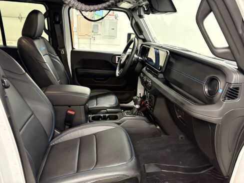 Used 2024 Jeep Wrangler Unlimited Rubicon 4xe image 25