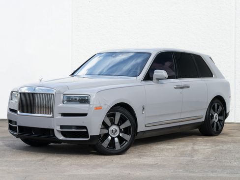 Used 2024 Rolls-Royce Cullinan AWD/4WD image 1