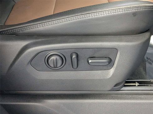 Used 2020 Chevrolet Silverado 1500 High Country w/ Technology Package image 35