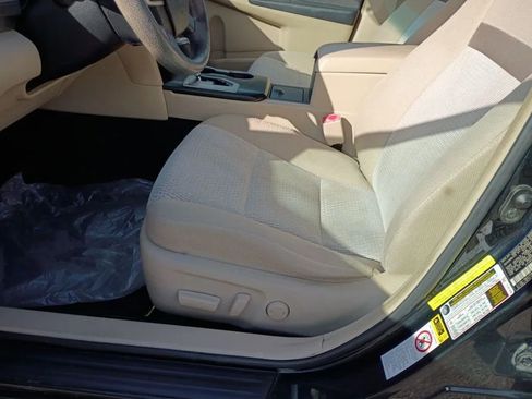 Used 2012 Toyota Camry L image 9