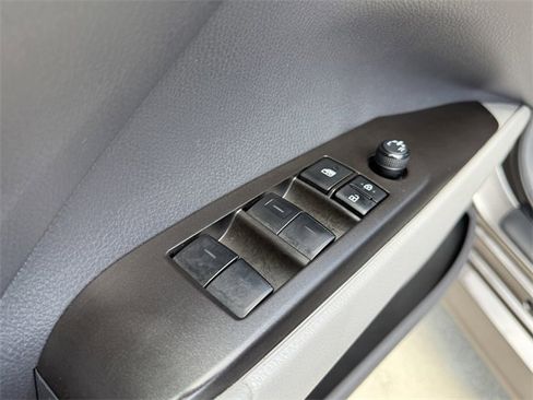 Used 2022 Toyota Camry LE image 11