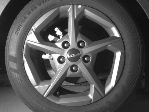 Used 2025 Kia K4 LXS image 15