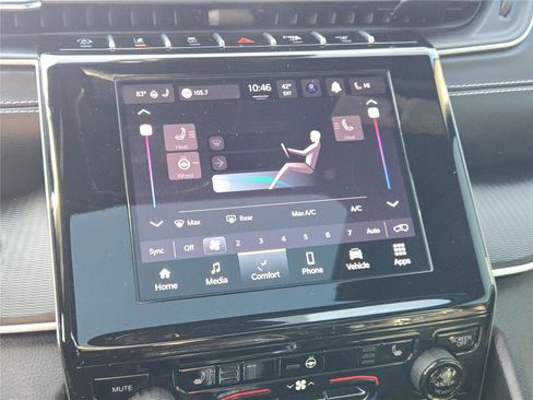 Certified 2025 Jeep Grand Cherokee Altitude image 31