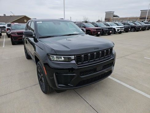 New 2026 Jeep Grand Cherokee Altitude AWD/4WD image 8