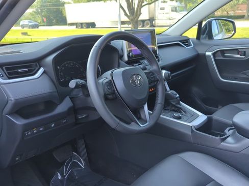 Used 2023 Toyota RAV4 XLE Premium AWD/4WD image 9