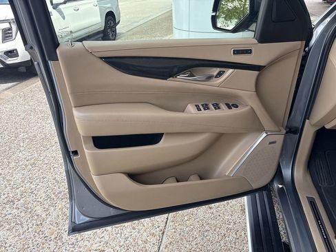 Certified 2019 Cadillac Escalade ESV Platinum AWD/4WD image 23