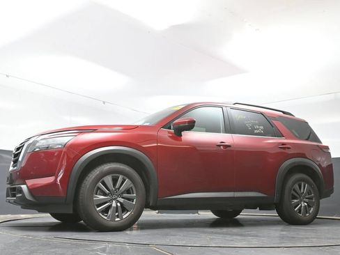 Used 2025 Nissan Pathfinder SV FWD image 29