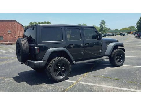 Used 2020 Jeep Wrangler Unlimited Sahara AWD/4WD image 8