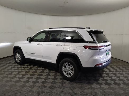 Used 2023 Jeep Grand Cherokee Laredo w/ Luxury Tech Group I AWD/4WD image 3