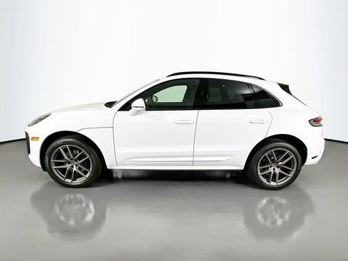 Certified 2025 Porsche Macan AWD/4WD image 2