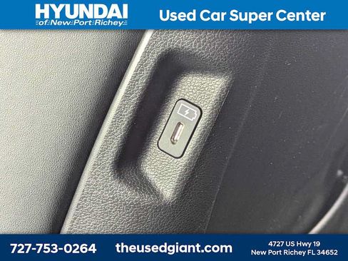 Certified 2025 Hyundai Santa Fe SEL FWD image 19