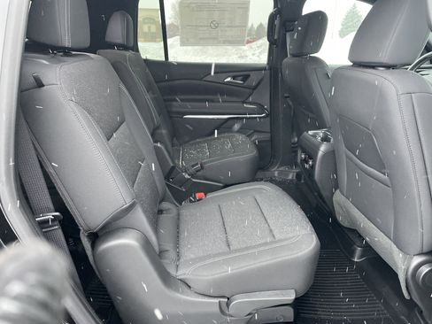 Used 2025 Chevrolet Traverse LT w/ Sun and Wheel Package image 25