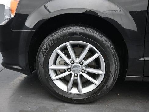 Used 2016 Dodge Grand Caravan SE image 52