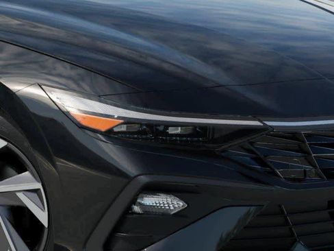 Certified 2025 Hyundai Elantra Sport image 17
