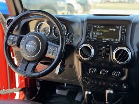 Used 2013 Jeep Wrangler Unlimited Sahara w/ Connectivity Group AWD/4WD image 4