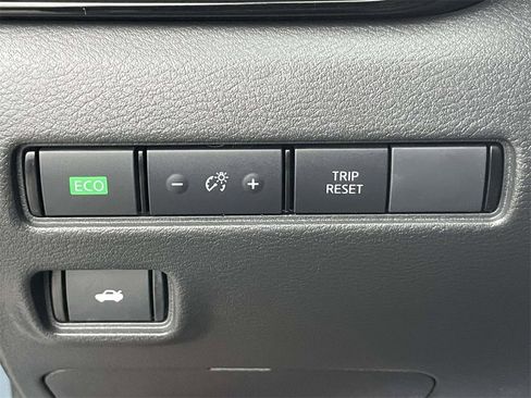 Certified 2025 Nissan Sentra SV image 17