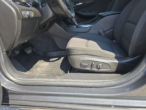 Used 2016 Chevrolet Malibu LT image 16