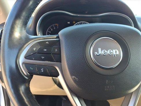 Used 2021 Jeep Grand Cherokee Limited image 24