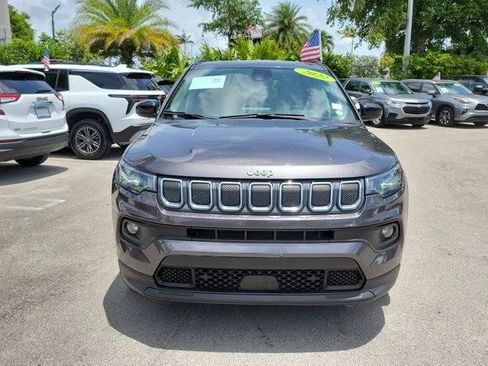 Used 2022 Jeep Compass Latitude FWD image 2
