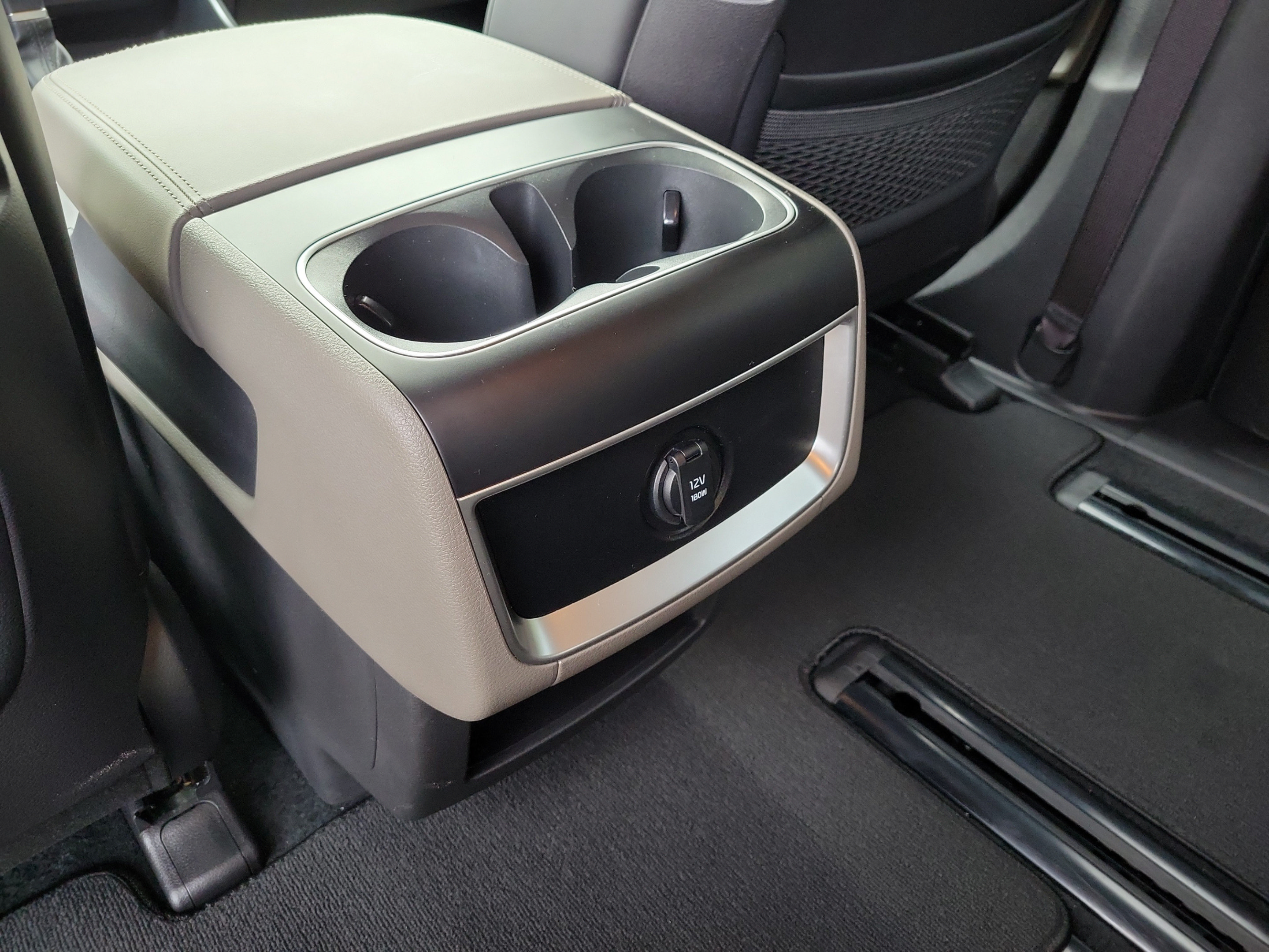 Certified 2026 Kia Carnival FWD image 12