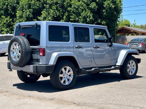 Used 2016 Jeep Wrangler Unlimited Sahara w/ Connectivity Group AWD/4WD image 3