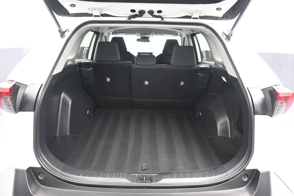 Used 2019 Toyota RAV4 LE FWD image 40