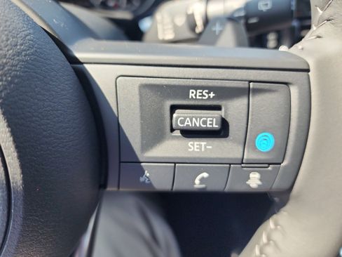 New 2025 Nissan Pathfinder SV image 18