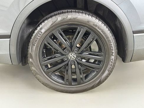 Used 2022 Volkswagen Tiguan SE R-Line FWD image 31