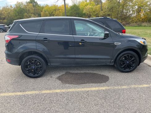 Used 2017 Ford Escape SE image 17