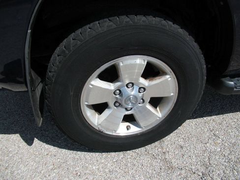 Used 2006 Toyota 4Runner SR5 AWD/4WD image 4