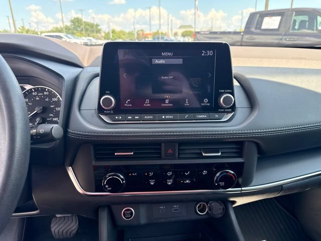 Used 2023 Nissan Rogue S AWD/4WD image 11