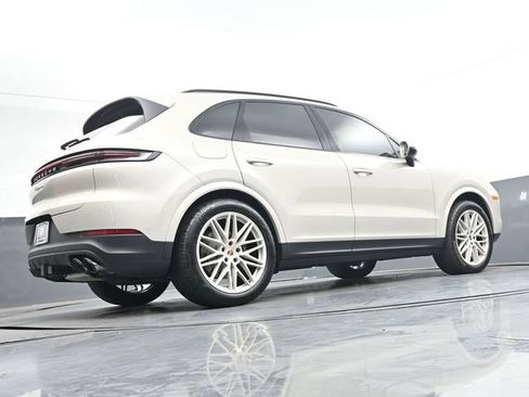 Used 2025 Porsche Cayenne AWD/4WD image 39